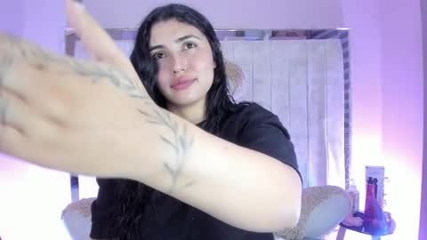 Danna Astrom online show from 11-28-25, 01:41