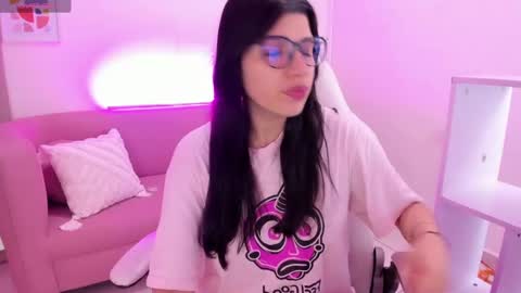 Snapshot of gia_brawn chatting on 10-16-25, 11:11 Gia online show from 10-16-25, 11:11