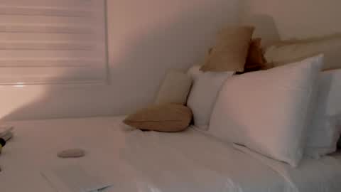 Snapshot of gia_ferh chatting on 01-21-25, 01:39 Gia Ferh online show from 01-21-25, 01:39