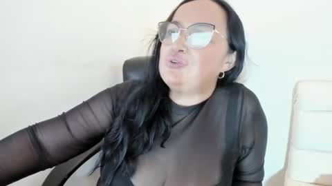 nahomi online show from 01-19-25, 04:44