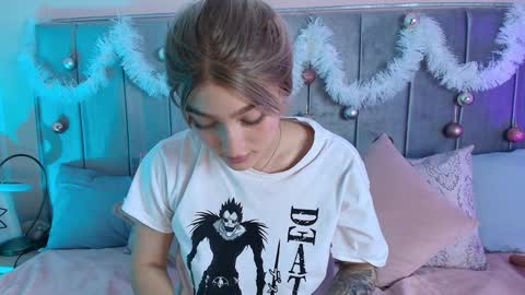 Snapshot of giaa_ross chatting on 12-27-24, 05:37 Gia online show from 12-27-24, 05:37
