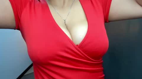 Snapshot of giafox_ chatting on 01-18-25, 12:47 G I A FOX online show from 01-18-25, 12:47
