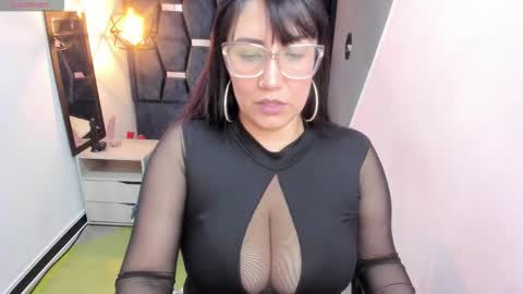 Snapshot of giafox_ chatting on 10-02-25, 01:29 G I A FOX online show from 10-02-25, 01:29
