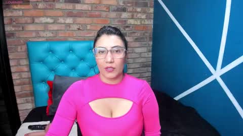 Snapshot of giafox_ chatting on 10-08-25, 02:47 G I A FOX online show from 10-08-25, 02:47