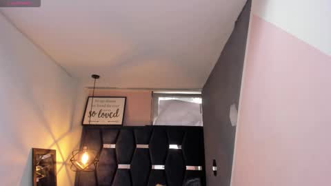 Snapshot of giafox_ chatting on 10-10-25, 04:06 G I A FOX online show from 10-10-25, 04:06