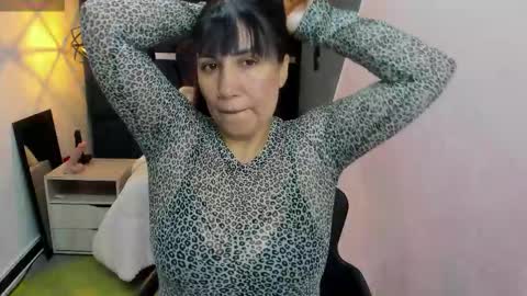 Snapshot of giafox_ chatting on 10-19-25, 01:01 G I A FOX online show from 10-19-25, 01:01