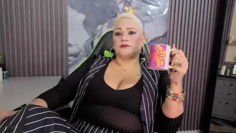 Snapshot of gianellacox chatting on 07-16-26, 12:11 online show from 07-16-26, 12:11