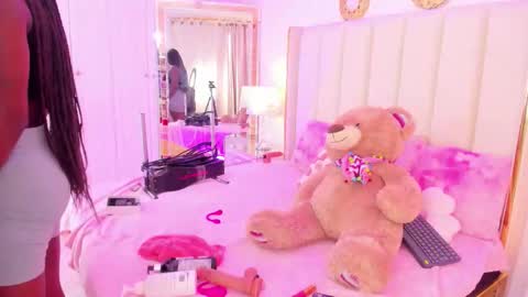 Snapshot of gianinalewis chatting on 01-07-26, 08:44 Gianina online show from 01-07-26, 08:44