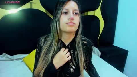 GiaRoussel online show from 10-31-25, 03:02