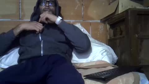 Snapshot of gicobest chatting on 12-23-25, 07:50 Corrado online show from 12-23-25, 07:50