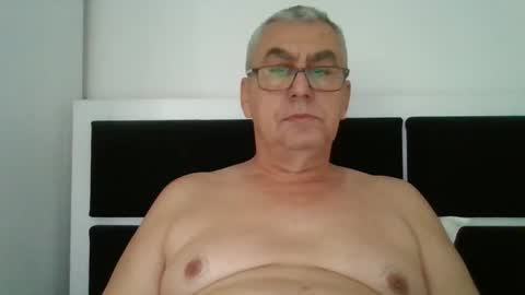 Snapshot of gigi1970 chatting on 10-30-25, 11:33 gigi1970 online show from 10-30-25, 11:33