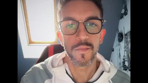 Gigi online show from 05-12-26, 02:47
