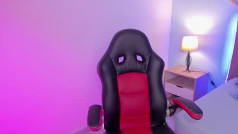 gigi_burns online show from 11-30-25, 01:15