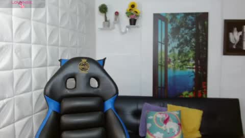 Snapshot of gigi_gilt_ chatting on 05-09-26, 09:47 Gigi 3 online show from 05-09-26, 09:47