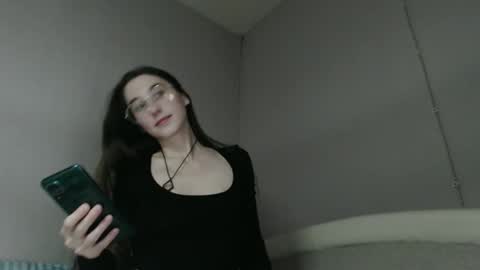 Snapshot of gigi_nix chatting on 12-19-25, 12:17 Gigi online show from 12-19-25, 12:17