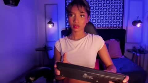 Snapshot of gigi_strawberry chatting on 03-05-25, 10:33 GIGI online show from 03-05-25, 10:33
