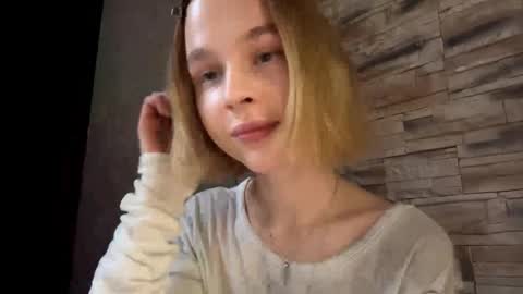 Molly online show from 10-04-25, 12:14