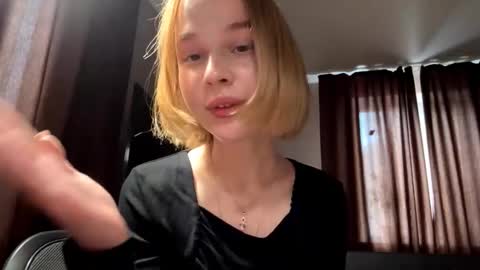 Molly online show from 10-05-25, 11:08