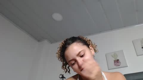 Giia  online show from 11-18-25, 02:43