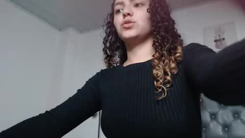 Giia  online show from 01-12-26, 02:00