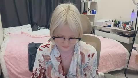 Klara online show from 07-28-26, 04:39