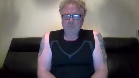 Snapshot of gimmmieoooo chatting on 03-18-26, 09:01 gimmmieoooo online show from 03-18-26, 09:01