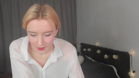 Snapshot of gin_yoon chatting on 11-21-25, 06:34 Gin online show from 11-21-25, 06:34