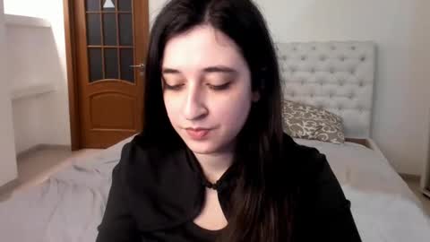 Snapshot of ginablum chatting on 01-06-25, 10:13 Kate online show from 01-06-25, 10:13