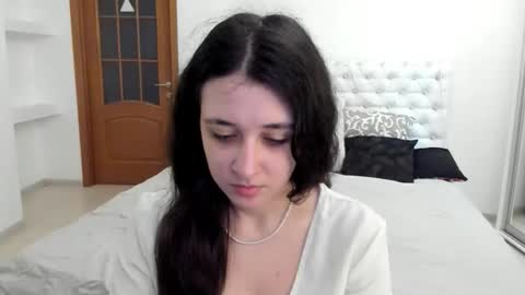 Snapshot of ginablum chatting on 09-17-25, 09:11 Kate online show from 09-17-25, 09:11