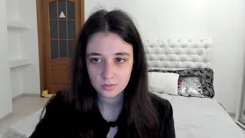 Snapshot of ginablum chatting on 10-15-25, 09:53 Kate online show from 10-15-25, 09:53