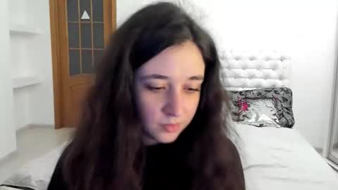 Snapshot of ginablum chatting on 10-17-25, 10:40 Kate online show from 10-17-25, 10:40