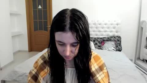 Snapshot of ginablum chatting on 10-27-25, 08:40 Kate online show from 10-27-25, 08:40