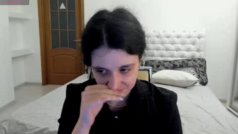 Snapshot of ginablum chatting on 11-19-25, 09:53 Kate online show from 11-19-25, 09:53