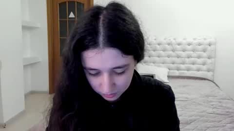 Snapshot of ginablum chatting on 11-30-25, 08:40 Kate online show from 11-30-25, 08:40