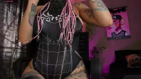 Ginebra online show from 10-31-25, 07:04