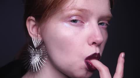 Snapshot of ginger_hugs chatting on 12-28-24, 10:13 im expecting 350 thumbs up on my altar online show from 12-28-24, 10:13