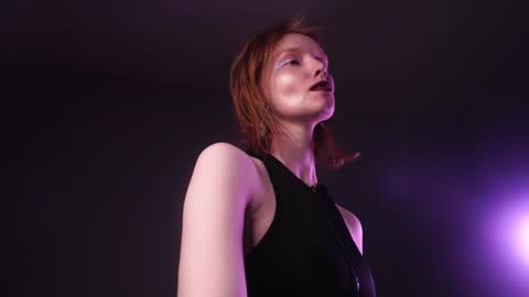 Snapshot of ginger_hugs chatting on 12-29-24, 01:24 im expecting 350 thumbs up on my altar online show from 12-29-24, 01:24