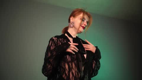 Snapshot of ginger_hugs chatting on 01-04-25, 10:13 im expecting 350 thumbs up on my altar online show from 01-04-25, 10:13