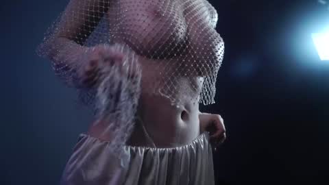 Snapshot of ginger_hugs chatting on 01-14-25, 04:25 im expecting 350 thumbs up on my altar online show from 01-14-25, 04:25