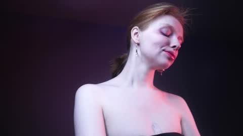 Snapshot of ginger_hugs chatting on 02-15-25, 04:25 im expecting 350 thumbs up on my altar online show from 02-15-25, 04:25