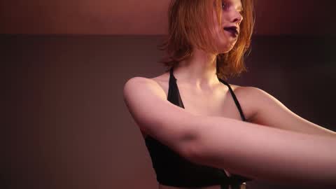 Snapshot of ginger_hugs chatting on 02-18-25, 04:26 im expecting 350 thumbs up on my altar online show from 02-18-25, 04:26