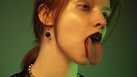 Snapshot of ginger_hugs chatting on 02-26-25, 01:11 im expecting 350 thumbs up on my altar online show from 02-26-25, 01:11