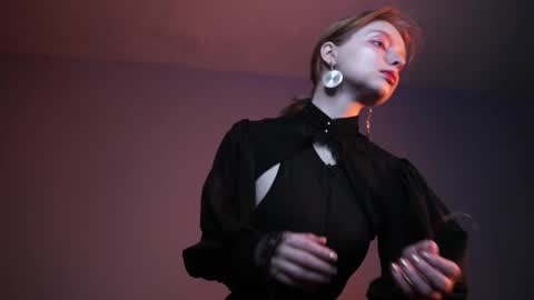 Snapshot of ginger_hugs chatting on 03-12-25, 10:07 im expecting 350 thumbs up on my altar online show from 03-12-25, 10:07