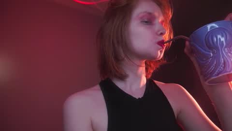 Snapshot of ginger_hugs chatting on 09-10-25, 10:10 im expecting 350 thumbs up on my altar online show from 09-10-25, 10:10