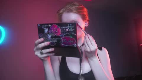 Snapshot of ginger_hugs chatting on 09-17-25, 10:11 im expecting 350 thumbs up on my altar online show from 09-17-25, 10:11