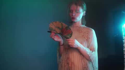 Snapshot of ginger_hugs chatting on 09-19-25, 10:10 im expecting 350 thumbs up on my altar online show from 09-19-25, 10:10