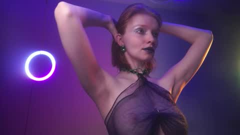 Snapshot of ginger_hugs chatting on 09-24-25, 10:13 im expecting 350 thumbs up on my altar online show from 09-24-25, 10:13