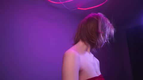 Snapshot of ginger_hugs chatting on 09-29-25, 10:14 im expecting 350 thumbs up on my altar online show from 09-29-25, 10:14