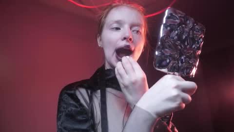 Snapshot of ginger_hugs chatting on 10-02-25, 10:06 im expecting 350 thumbs up on my altar online show from 10-02-25, 10:06