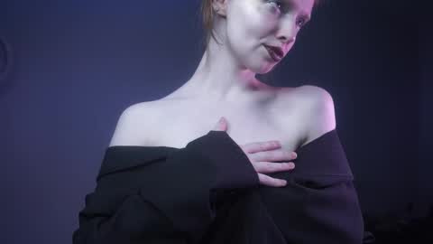 Snapshot of ginger_hugs chatting on 10-04-25, 10:19 im expecting 350 thumbs up on my altar online show from 10-04-25, 10:19